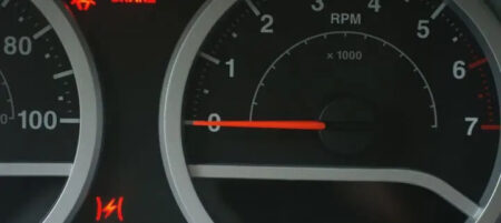[Solution] Dodge Ram 1500 Flashing Red Lightning Bolt: Causes & How to