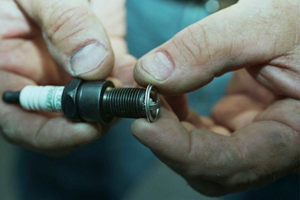 take off a broken spark plug